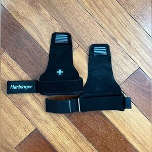 Harbinger Lifting Grips. Size Small/Medium. Black